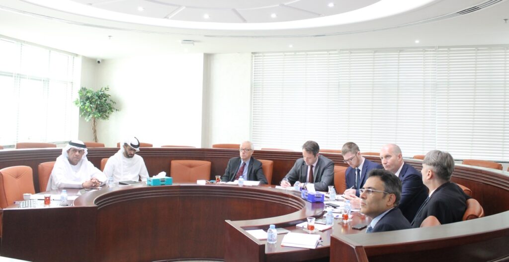 وفد ستاندرد آند بورز يزور مركز رأس الخيمة للإحصاء والدراسات